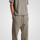 ESSENTIALS Fear of God Sweatpants in Grey - Averlo