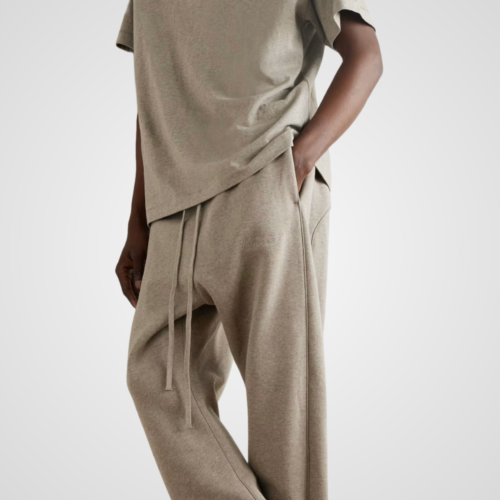 ESSENTIALS Sweatpants Fear of God in Timber - Averlo